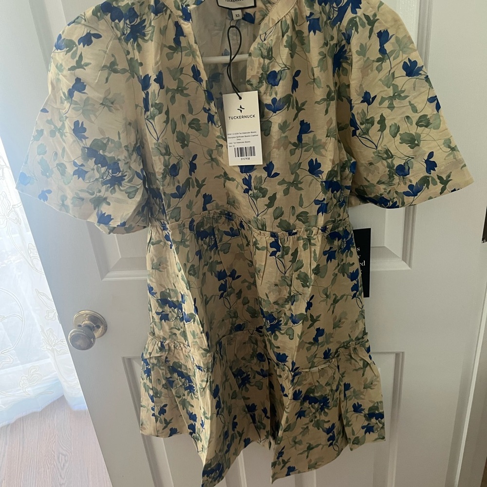 BNWT Tuckernuck Crawford Dress in Bellflower Blooms - Picture 3 of 5